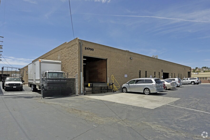 More Photos Of 21730-21736 Marilla St, Chatsworth Warehouse For Lease