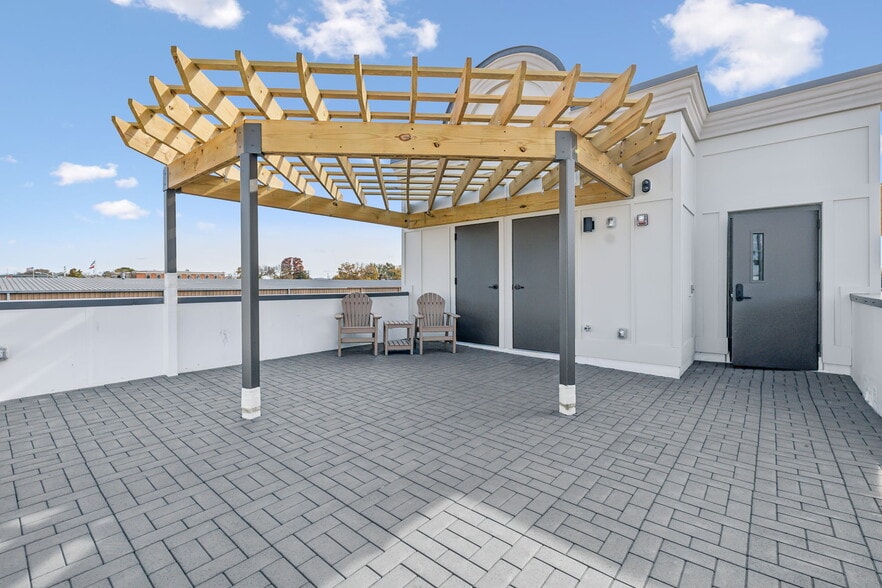 More Photos Of 204 E Main St, Lebanon Freestanding For Lease