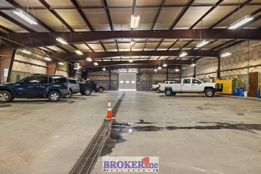 More Photos Of 300 N Walsh Dr, Casper Warehouse For Lease