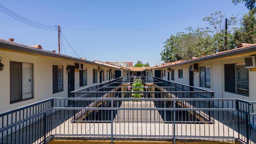 More Photos Of 1905 California Ave, Bakersfield Apartments For Sale