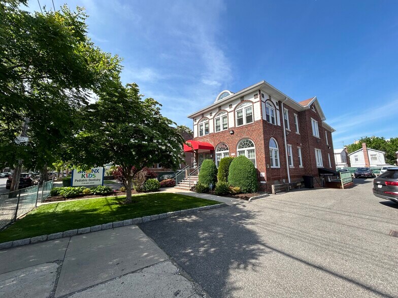 More Photos Of 1610 Williamsbridge Rd, Bronx Office For Sale