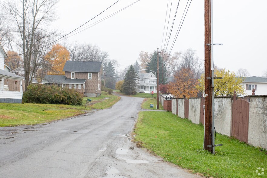 More Photos Of 25-35 Railroad Ave, Hallstead Apartments For Sale