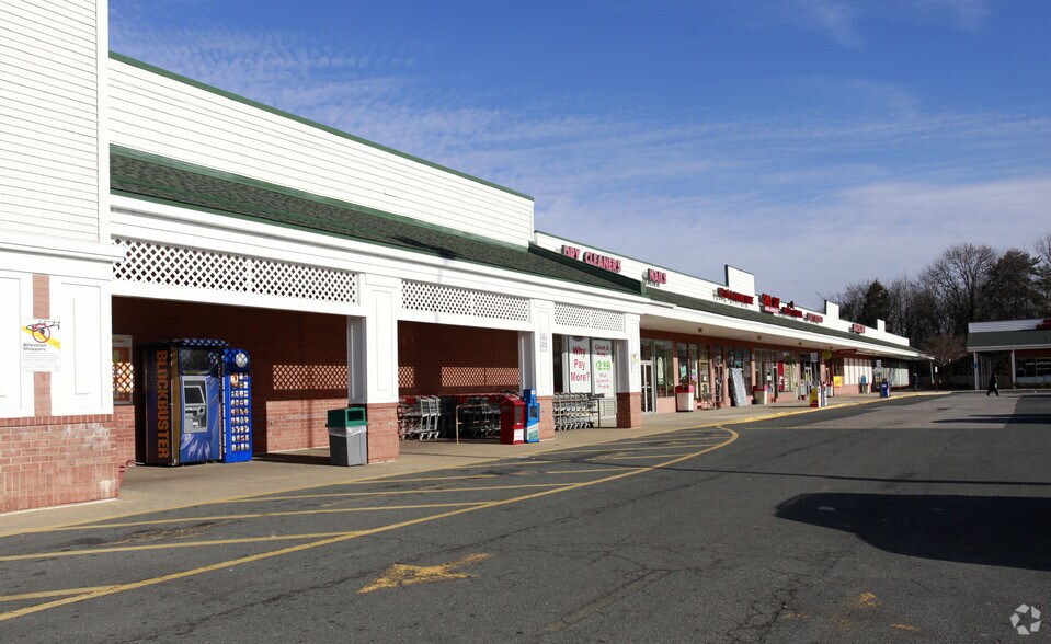 More Photos Of 8724-8762 Richmond Hwy, Alexandria Storefront For Lease