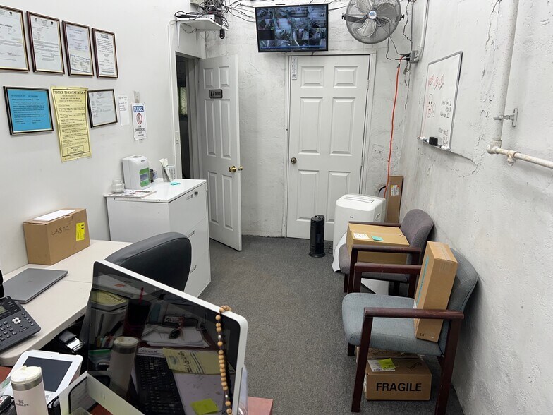 More Photos Of 140 E Saint Georges Ave, Linden Auto Repair For Lease