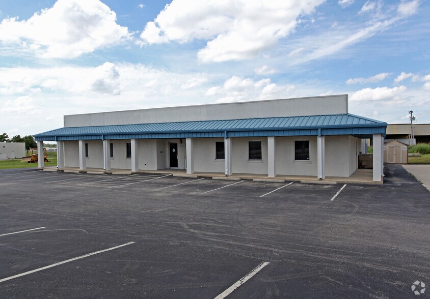 More Photos Of 11121 E Pine St, Tulsa Warehouse For Lease