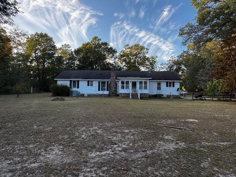 More Photos Of 143 Fisk Rd, Dorchester Specialty For Sale