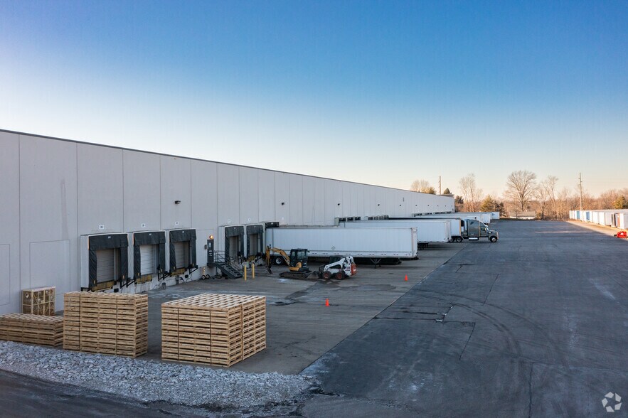 More Photos Of 7930 Kentucky Dr, Florence Warehouse For Lease