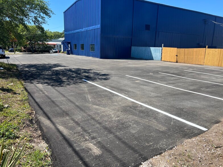 More Photos Of 2102 Orient Rd, Tampa Warehouse For Sale