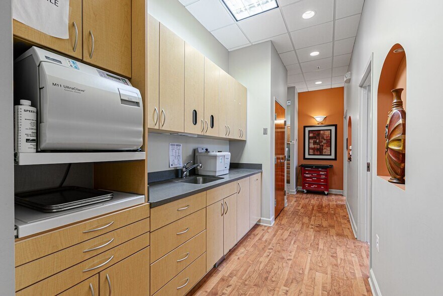 More Photos Of 7625 Maple Lawn Blvd, Fulton Medical For Sale