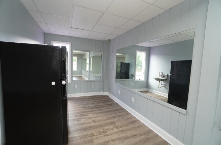 More Photos Of 1630 Midland Beaver Rd, Industry General Retail For Sale