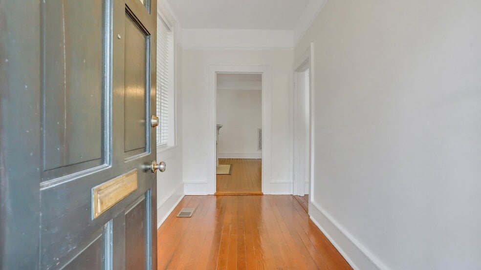 More Photos Of 923 E Park Ave, Savannah Apartments For Sale