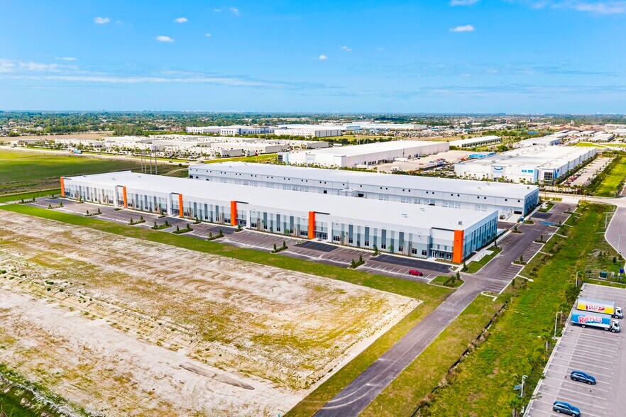 Primary Photo Of 16815 Oriole Rd, Fort Myers Unknown For Lease