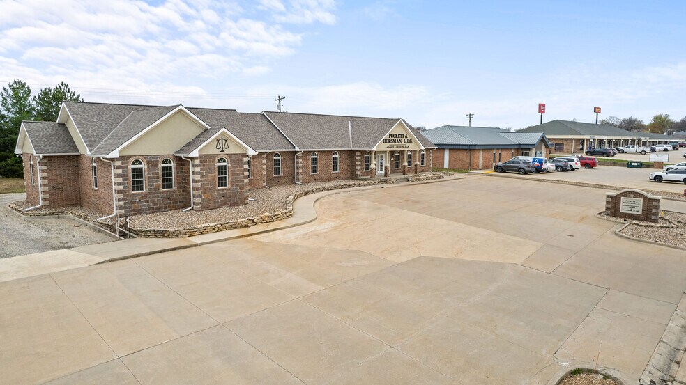 More Photos Of 616 Lana Dr, Cameron Office For Sale