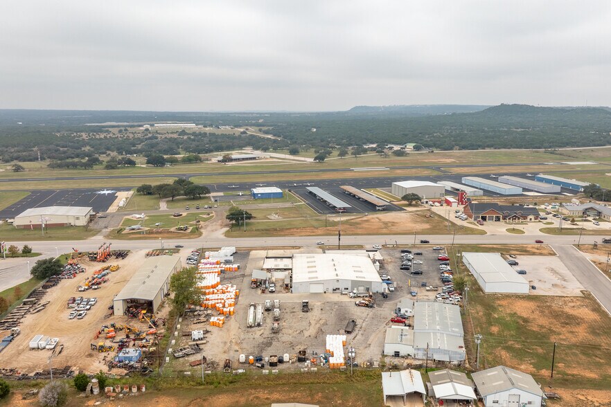 More Photos Of 2105 S Water St, Burnet Auto Repair For Sale