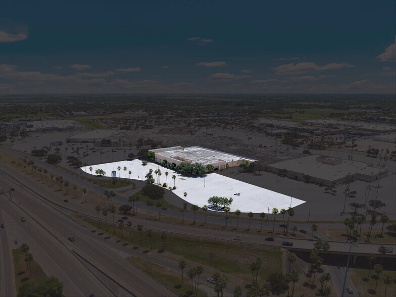 More Photos Of 2000 S Expressway 83, Harlingen Department Store For Lease