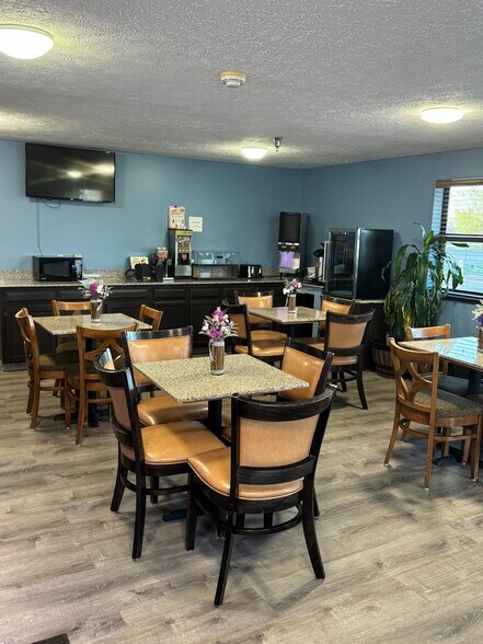 More Photos Of 1701 31st St, Central City Hotel For Sale