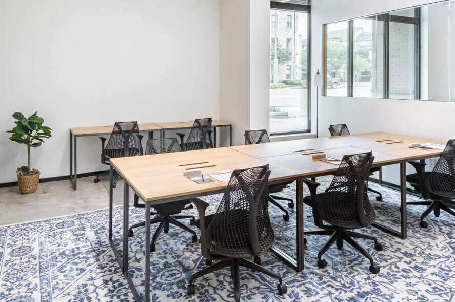 More Photos Of 910 S Pearl Expy, Dallas Coworking Space