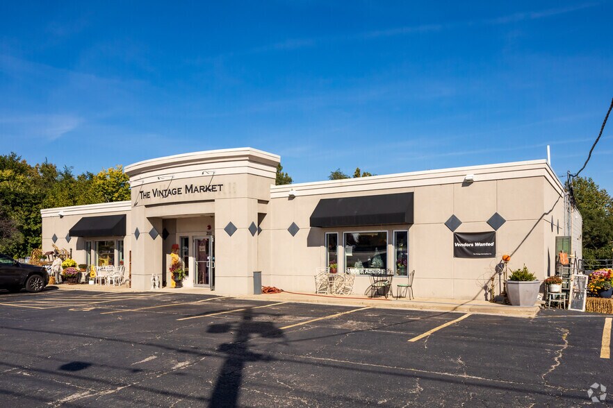 More Photos Of 209-223 S Lincolnway, North Aurora General Retail For Sale