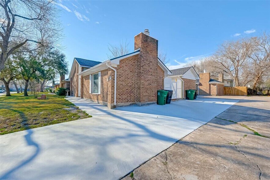 More Photos Of 10826 Lynbrook Dr, Houston Apartments For Sale