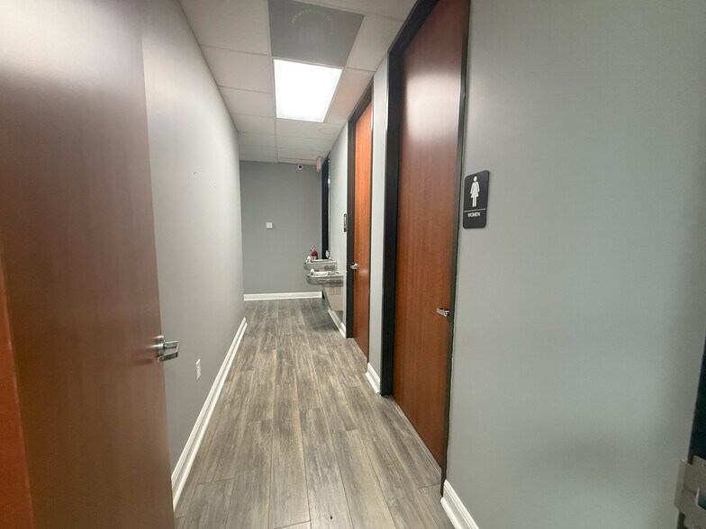 More Photos Of 4802 S Sam Houston Pky, Houston Unknown For Lease