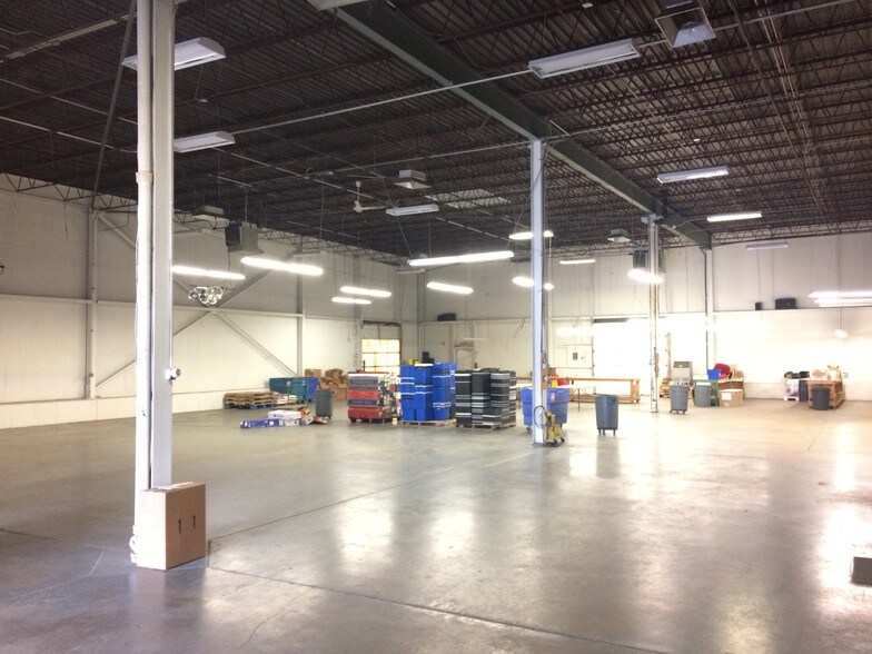 More Photos Of 4629 Crossroads Park Dr, Liverpool Light Distribution For Lease