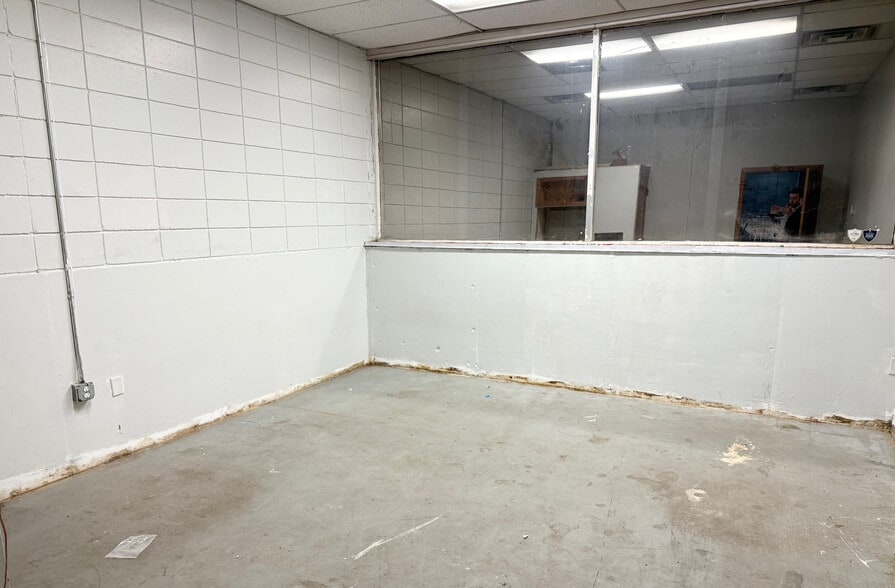 More Photos Of 1003 N Fort Crook Rd, Bellevue Warehouse For Lease
