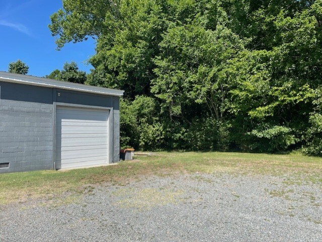 More Photos Of 75 Maple Rd, Mathews Office For Sale