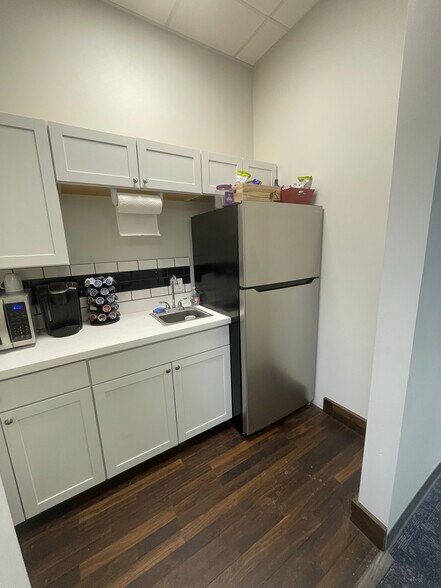 More Photos Of 8900 Edgeworth Dr, Capitol Heights Warehouse For Sale