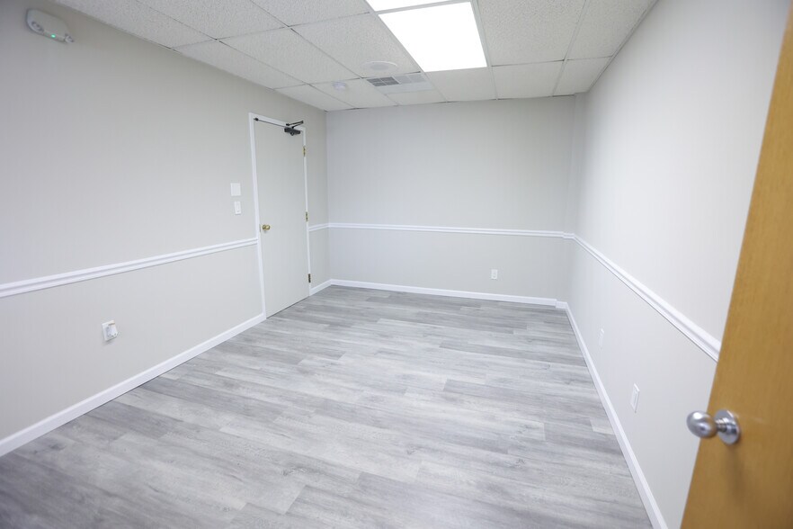 More Photos Of 180 White Rd, Little Silver Medical For Lease