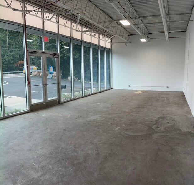 More Photos Of 145 Union St, Holbrook Unknown For Lease