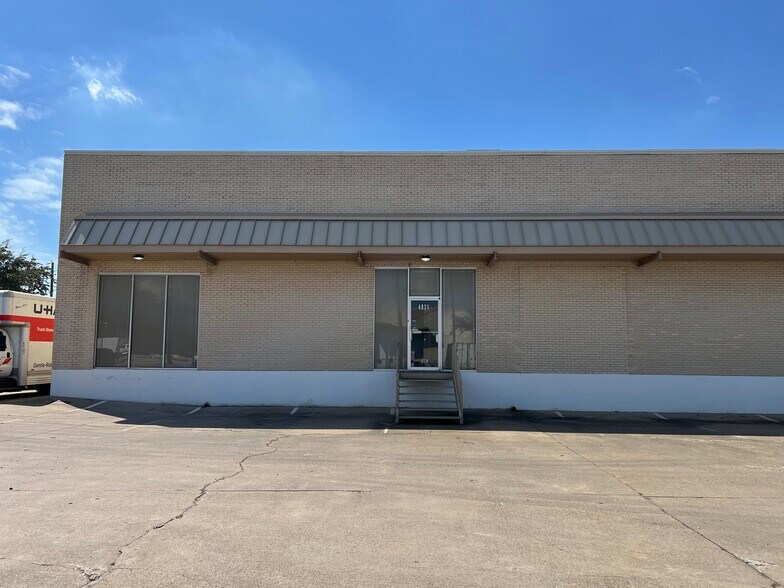 More Photos Of 4821 Top Line Dr, Dallas Warehouse For Lease