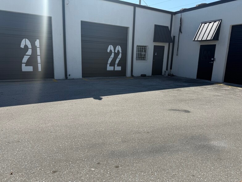More Photos Of 2020 S Combee Rd, Lakeland Warehouse For Lease