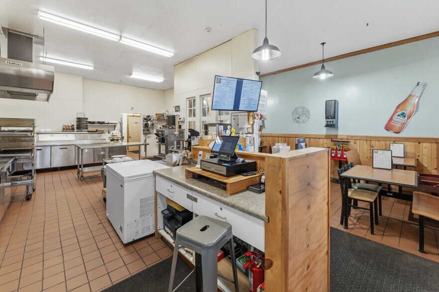 More Photos Of 410 Main St, Sandstone Restaurant For Sale
