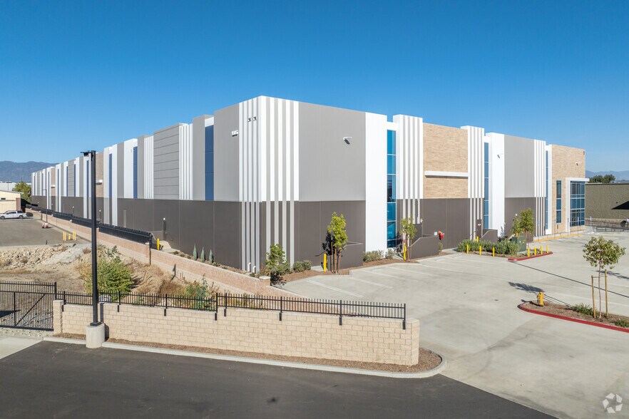 More Photos Of 1505 S Willow Ave, Rialto Warehouse For Lease