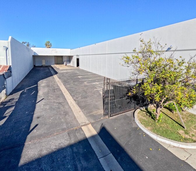 More Photos Of 1927 W 139th St, Gardena Manufacturing For Sale