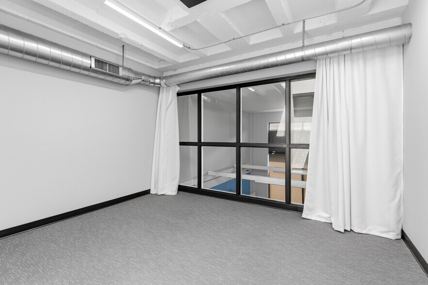 More Photos Of 2375 W University Ave, Saint Paul Office For Sale