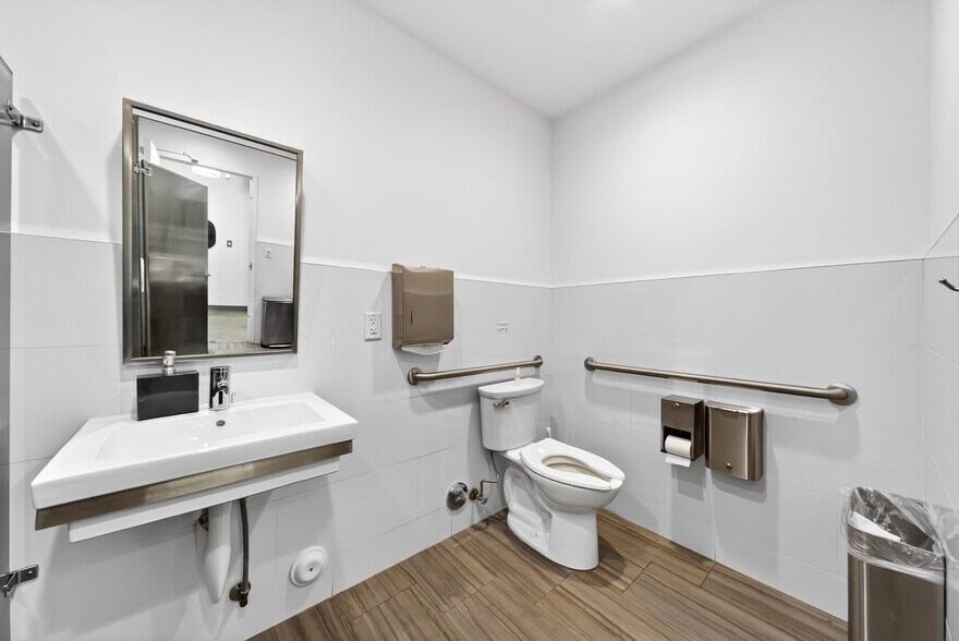 More Photos Of 7630 Biscayne Blvd, Miami Office For Lease