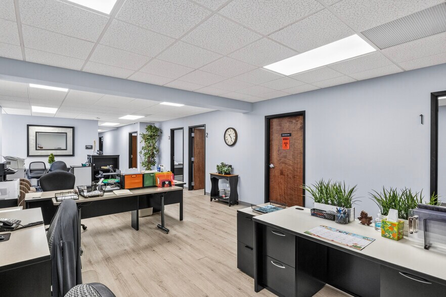 More Photos Of 160 Prosperous Pl, Lexington Medical For Sale