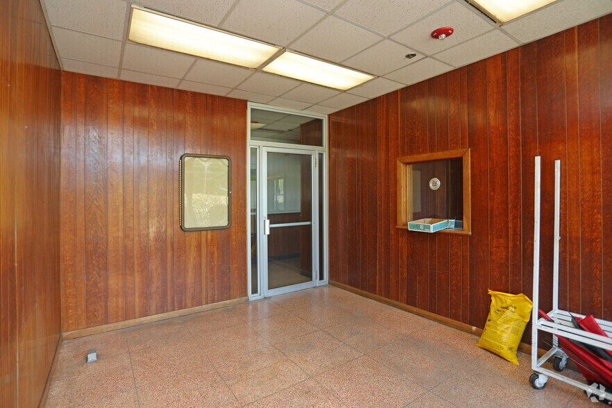 More Photos Of 572 S New St, Eden Distribution For Lease