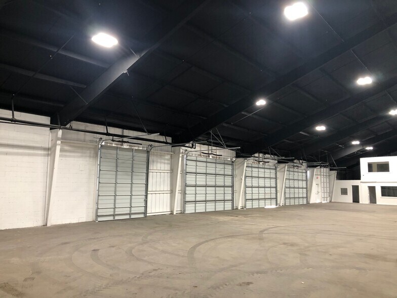 More Photos Of 10850 Harry Hines Blvd, Dallas Warehouse For Lease