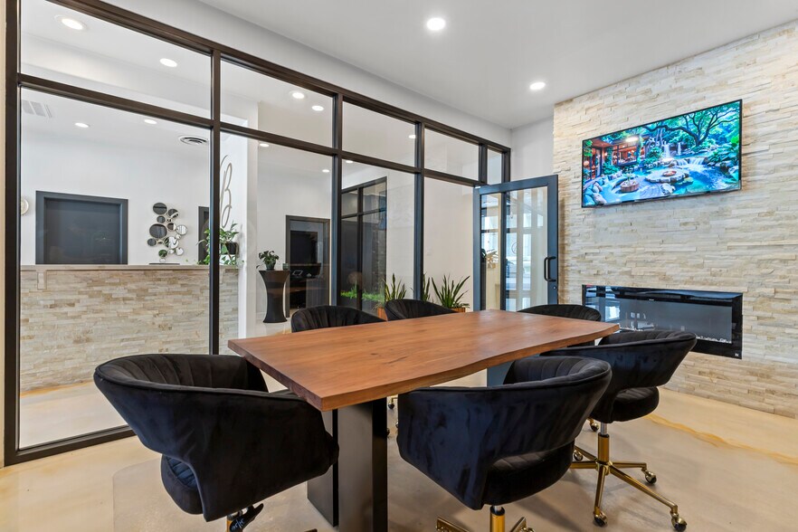 More Photos Of 823 15th St, Modesto Office For Sale