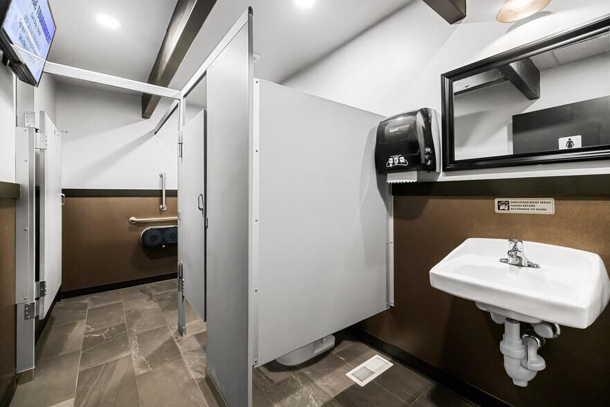 More Photos Of 1126 Smelter Ave NE, Black Eagle Bar For Sale