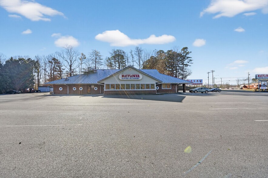 More Photos Of 2200 N Fayetteville St, Asheboro Restaurant For Lease