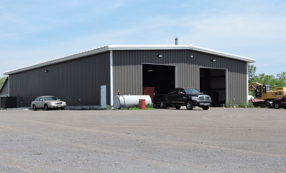 More Photos Of 18 Corporate Park Dr, Central Square Light Distribution For Lease