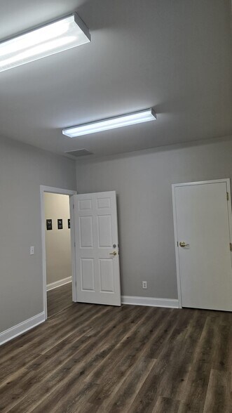 More Photos Of 106 Colony Park Dr, Cumming Office Residential For Lease