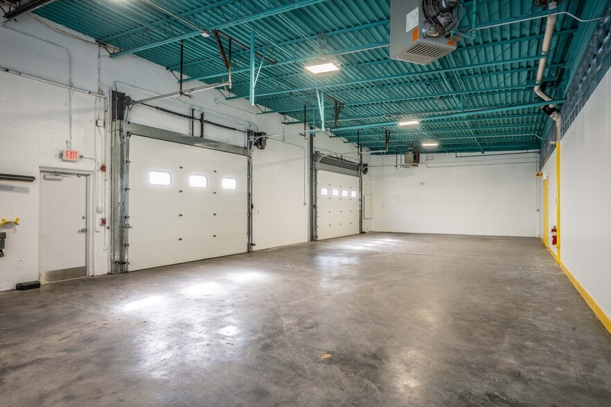 More Photos Of 6 Britton Dr, Bloomfield Warehouse For Lease