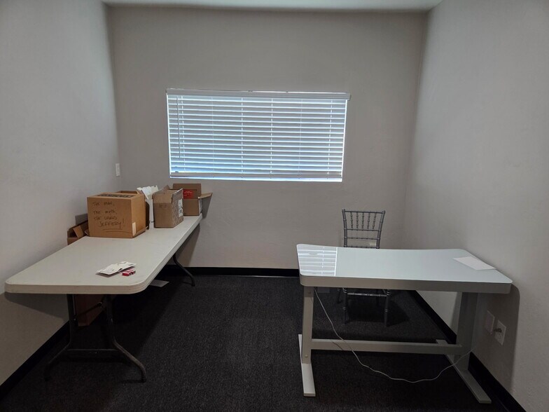 More Photos Of 1026 N Columbus Blvd, Tucson Light Manufacturing For Sale