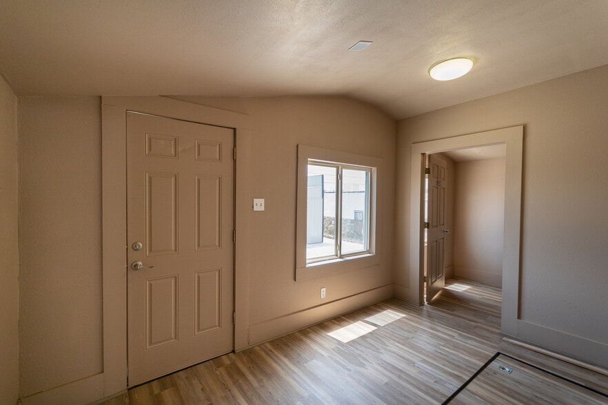 More Photos Of 310 E Oak St, Kingman Office For Sale