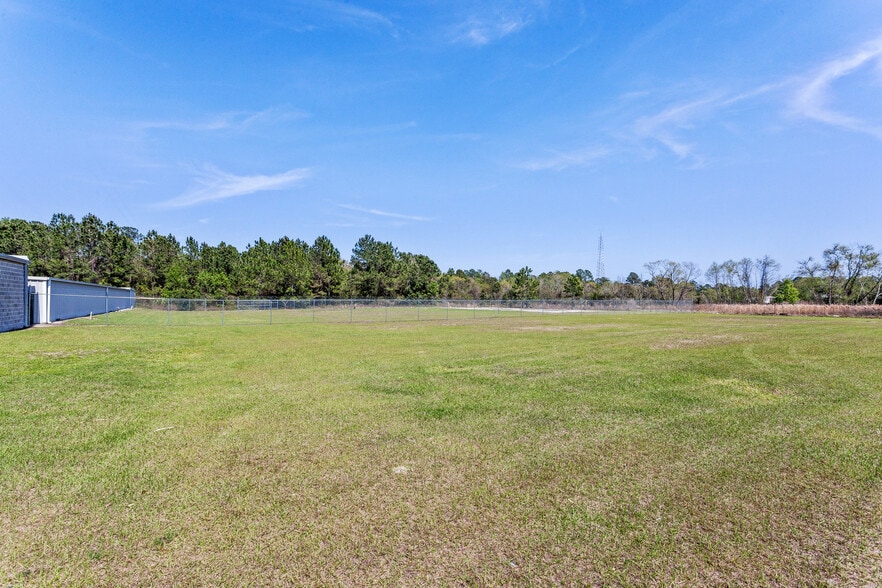 More Photos Of 1296 W Cherry St, Jesup Self Storage For Sale