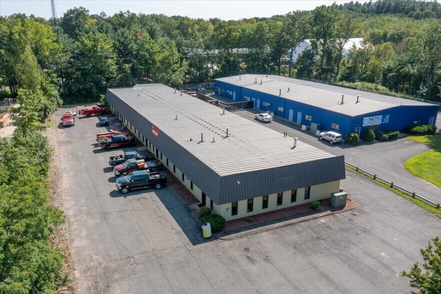 More Photos Of 31 Saint Jacques Ave, Agawam Service For Lease